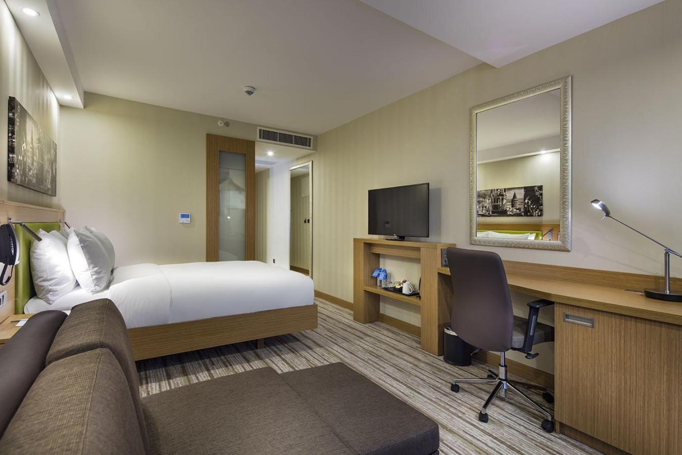 Отель Hampton By Hilton Atakoy